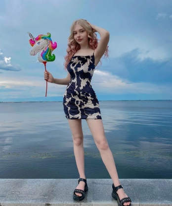 Мои услуги - это настоящий праздник для тебя: массаж, стриптиз, оральный и классический секс - и это только начало! У меня есть много тайных талантов, которые я готова показать только тебе. ✨ Дискретность и комфорт - мои главные принципы. Я живу в самом сердце Москвы, где нас предамет роскошных отелей и уютных апартаментов. Мои фото настоящие, и ты можешь увидеть, насколько я прекрасна. Мои клиенты всегда остаются довольными и возвращаются ко мне снова и снова. Не упусти шанс познакомиться со мной и испытать невероятное наслаждение! 🌹💋 10255, 18 лет