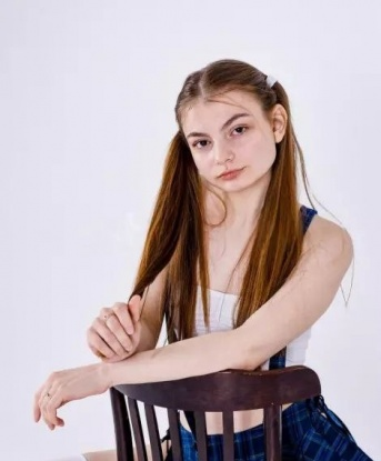 Живу в Москве и готова предложить тебе разнообразные услуги, чтобы ты почувствовал себя настоящим мужчиной. 🌟 Мои возможности безграничны - будь то ласки и массаж, ролевые игры или оральный секс, я сделаю все, чтобы ты остался доволен. 💋 Отзывы моих клиентов говорят сами за себя - каждый из них уходил счастливым и жаждущим встречи снова. 🌹 Для того, чтобы ты мог оценить всю мою красоту и страсть, я приложу фото в сообщении. Не упусти шанс испытать незабываемое сексуальное приключение со мной в Москве! 🌆💫 2521, 18 лет